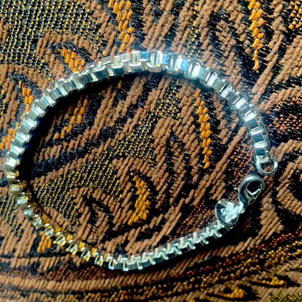 Silver Box style bracelet with claw clasp